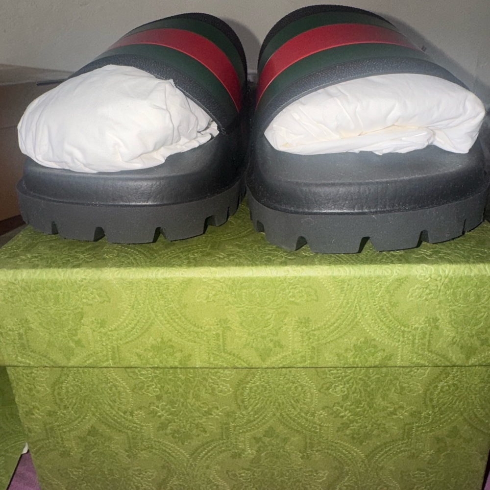 Gucci Men's Black and Green Slide Sandals